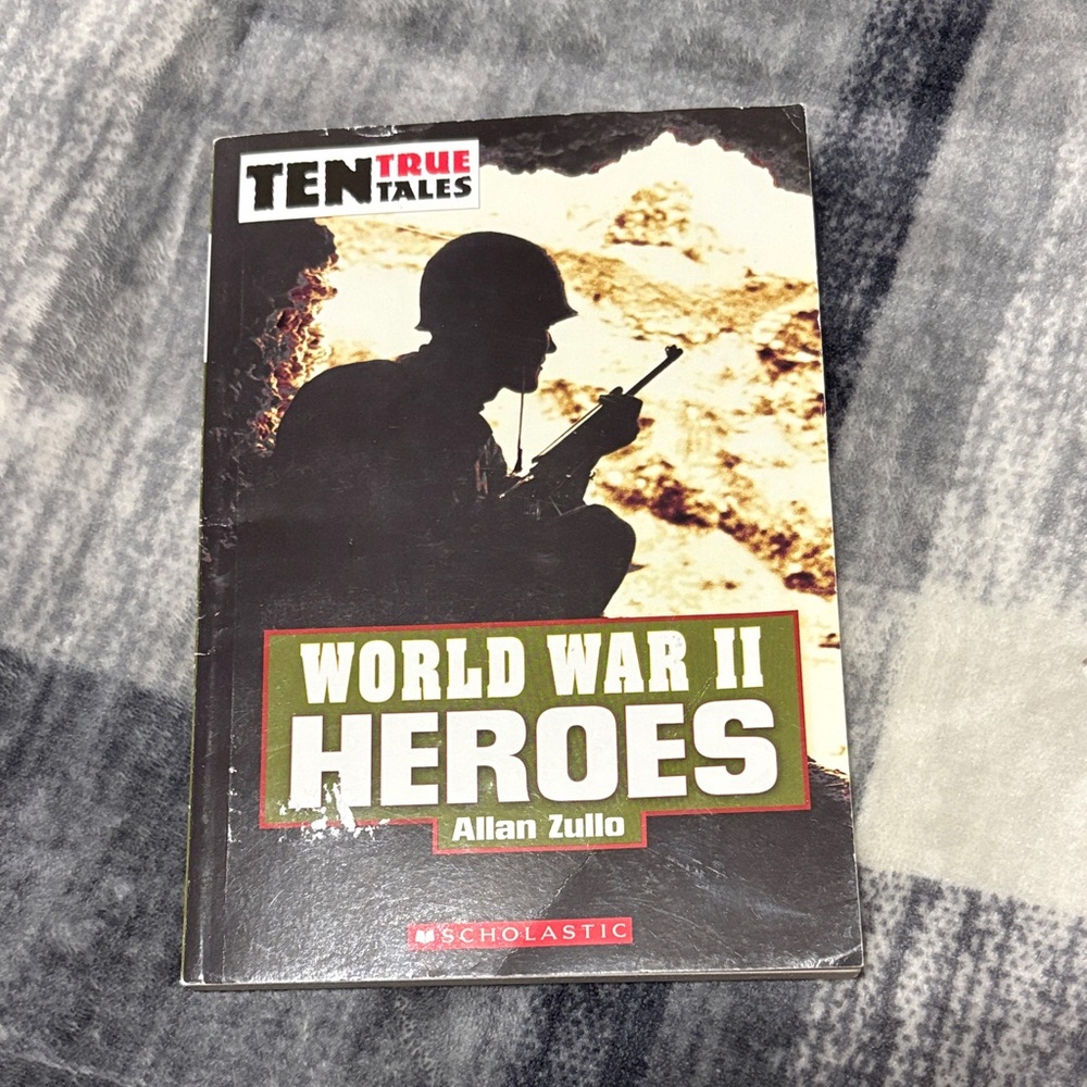 💰Scholastic World War II Heroes Book - Black, White, Red, Green